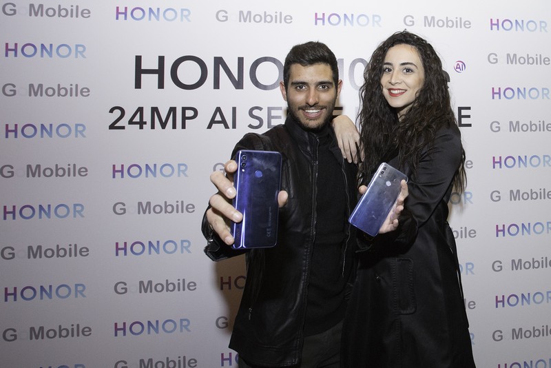 HONOR 10 Lite brings superior features and power packed hardware to an elegant body