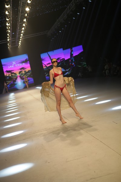 Jane Konsol Swimwear Fashion Show