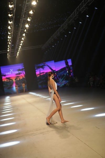 Jane Konsol Swimwear Fashion Show