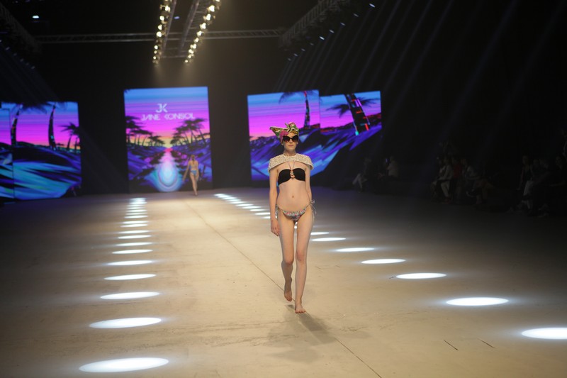 Jane Konsol Swimwear Fashion Show