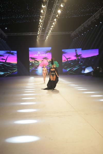 Jane Konsol Swimwear Fashion Show