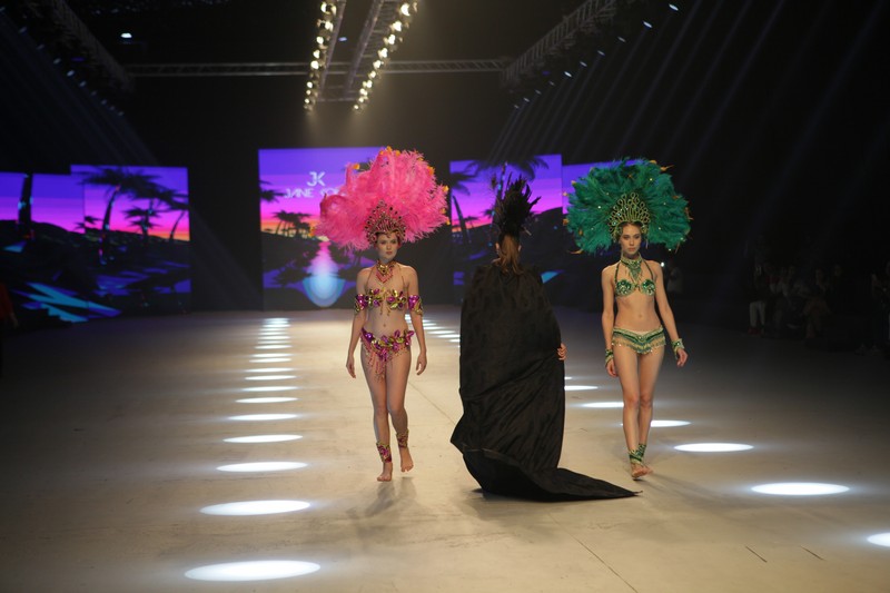 Jane Konsol Swimwear Fashion Show