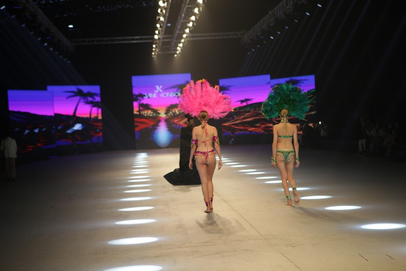 Jane Konsol Swimwear Fashion Show