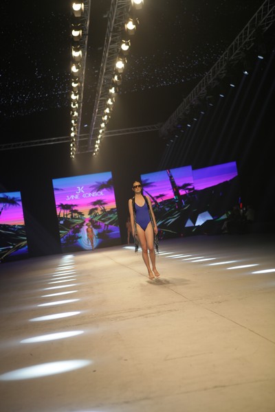 Jane Konsol Swimwear Fashion Show