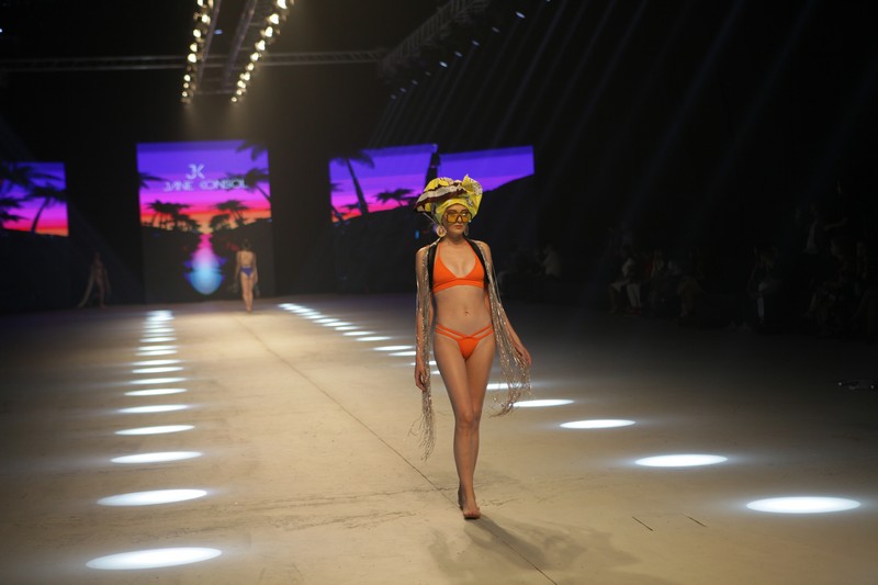 Jane Konsol Swimwear Fashion Show