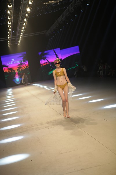 Jane Konsol Swimwear Fashion Show