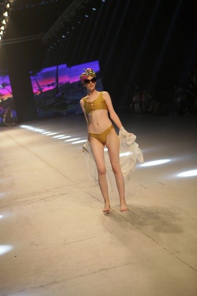 Jane Konsol Swimwear Fashion Show