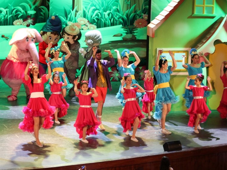 Kazadoo presente Reem et les 5 Lumieres