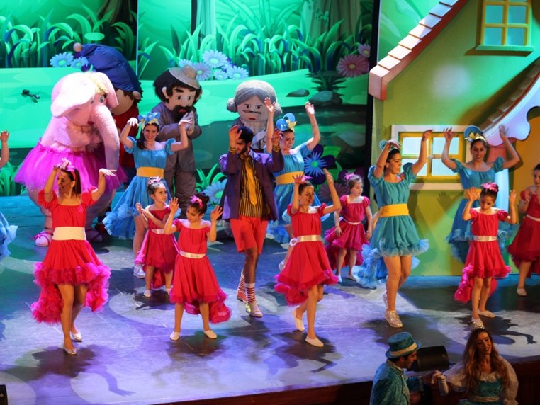 Kazadoo presente Reem et les 5 Lumieres
