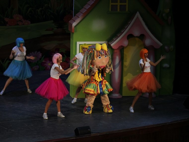 Kazadoo presente Reem et les 5 Lumieres