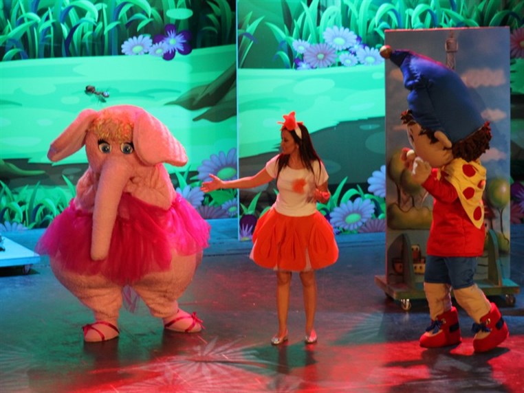 Kazadoo presente Reem et les 5 Lumieres