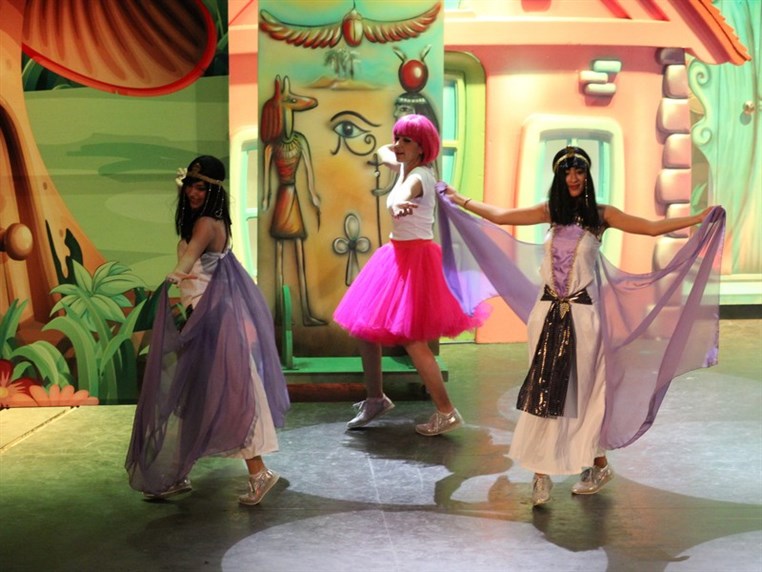 Kazadoo presente Reem et les 5 Lumieres