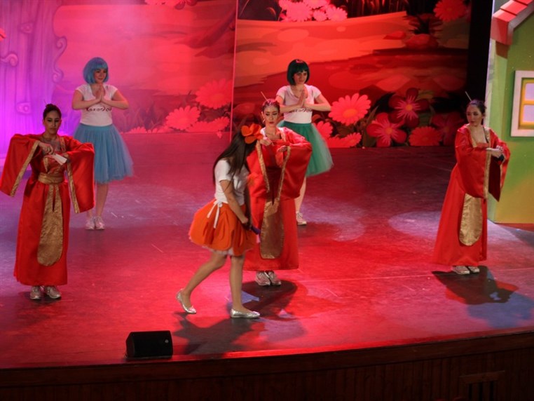 Kazadoo presente Reem et les 5 Lumieres