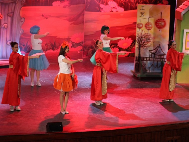 Kazadoo presente Reem et les 5 Lumieres