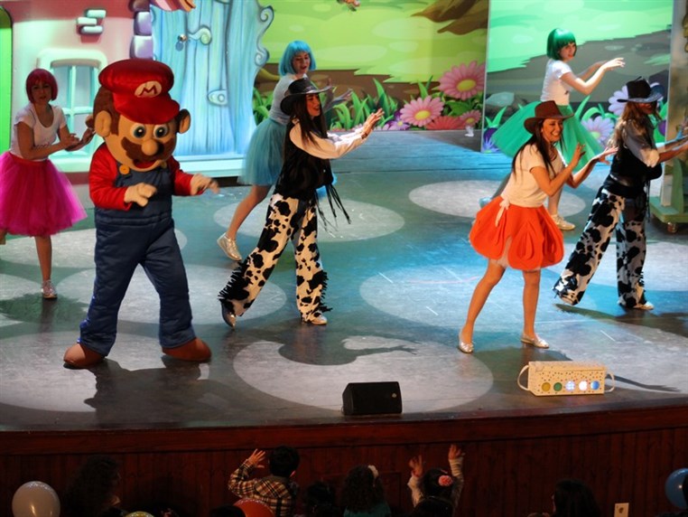 Kazadoo presente Reem et les 5 Lumieres