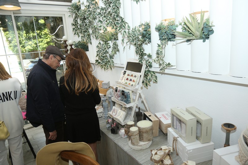 Decorate & Donate X Kelly Concept Store 1st Collaboration
