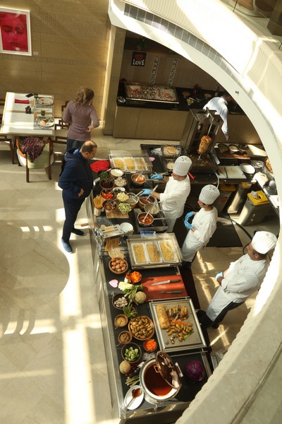 Sunday Buffet at Kempinski Summerland Hotel