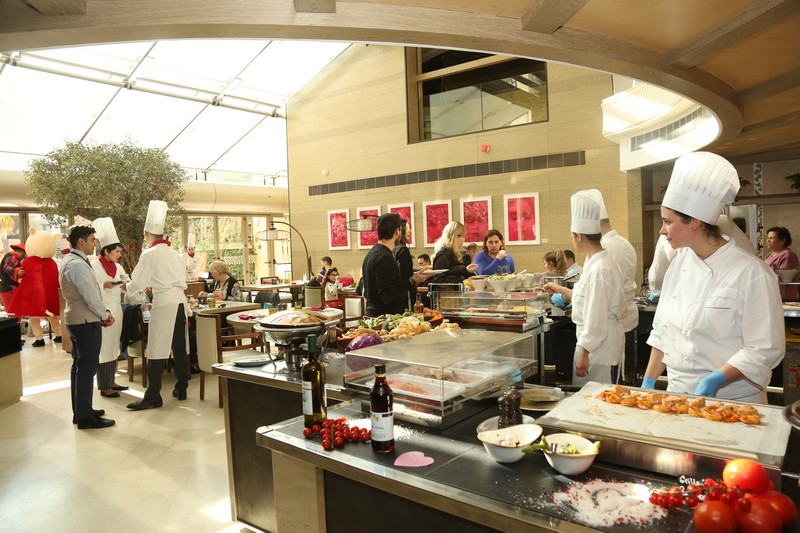 Sunday Buffet at Kempinski Summerland Hotel