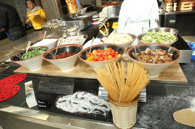 Sunday Buffet at Kempinski Summerland Hotel