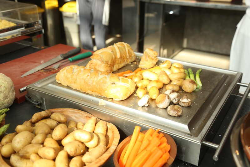 Sunday Buffet at Kempinski Summerland Hotel