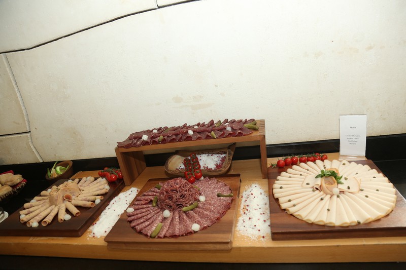 Sunday Buffet at Kempinski Summerland Hotel