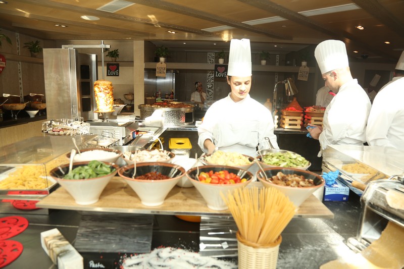 Sunday Buffet at Kempinski Summerland Hotel