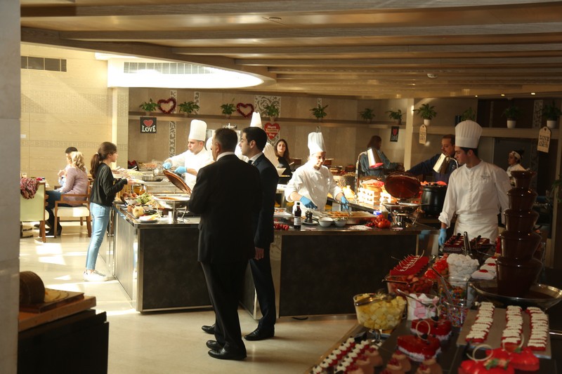 Sunday Buffet at Kempinski Summerland Hotel