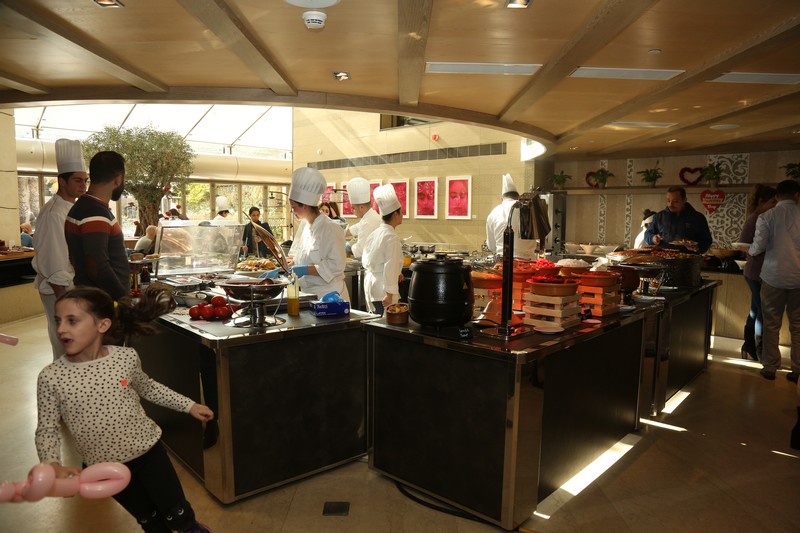 Sunday Buffet at Kempinski Summerland Hotel