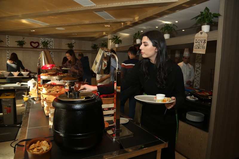 Sunday Buffet at Kempinski Summerland Hotel