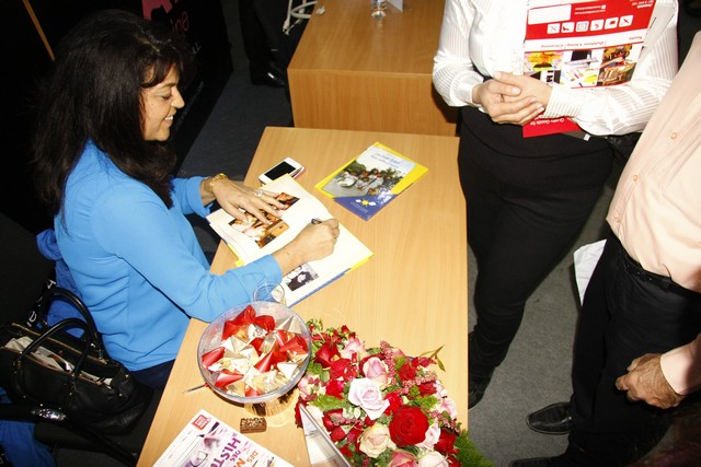 Signature Dr Noha baz au Salon du Livre 