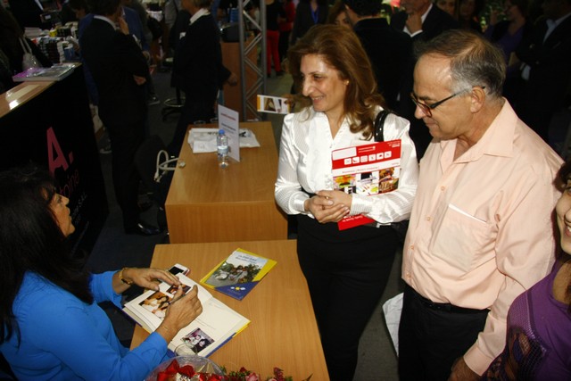 Signature Dr Noha baz au Salon du Livre 