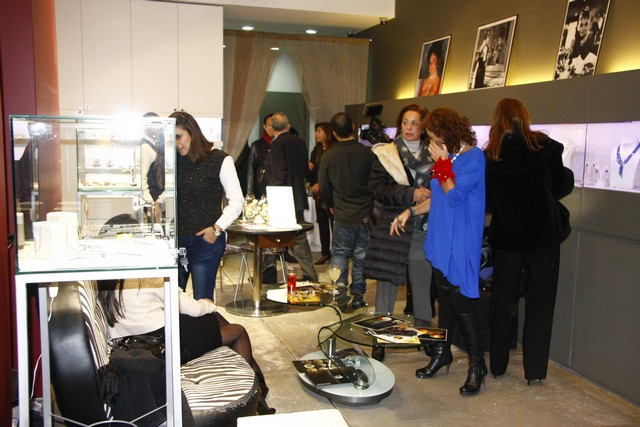 Purrl Maki e Art Gallery