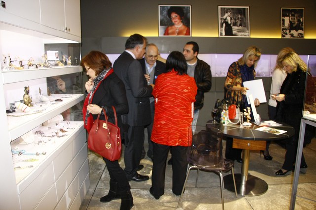 Purrl Maki e Art Gallery