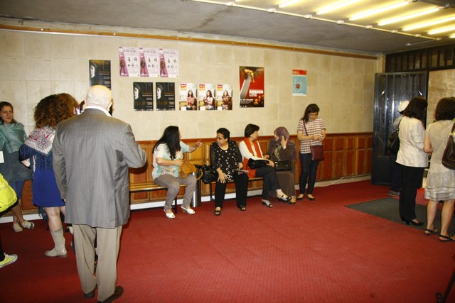 Mara Lawahda at Theatre Monot