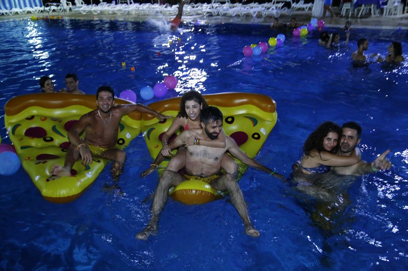 2017's Largest Pool party