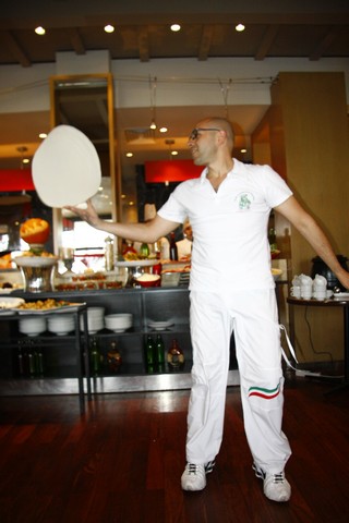 Acrobatic Pizzaiolo Show