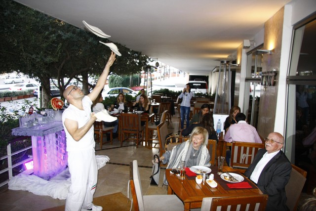 Acrobatic Pizzaiolo Show