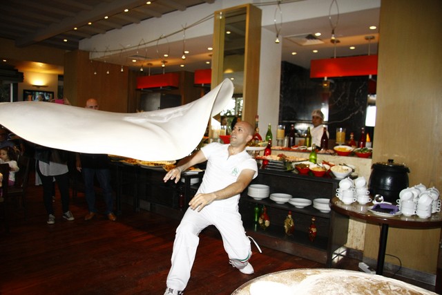 Acrobatic Pizzaiolo Show