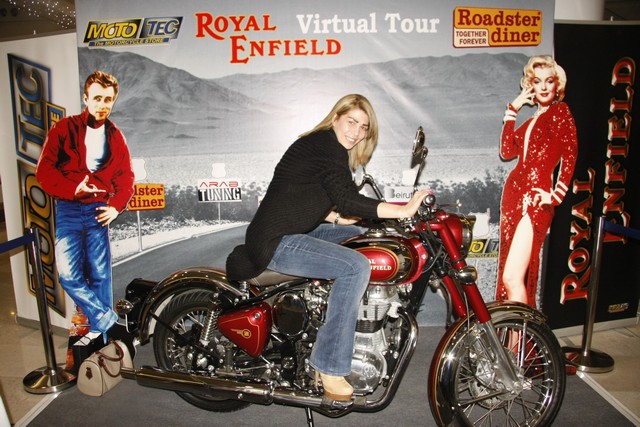Roadster ROYAL ENFIELD Virtual Tour