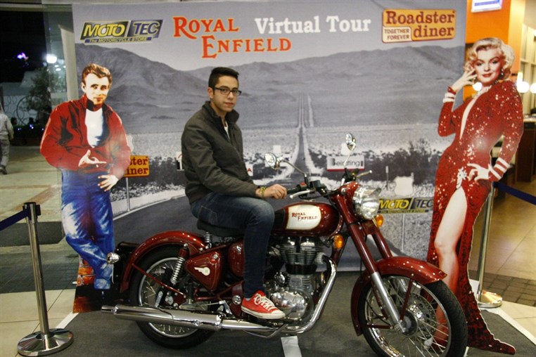 Roadster ROYAL ENFIELD Virtual Tour