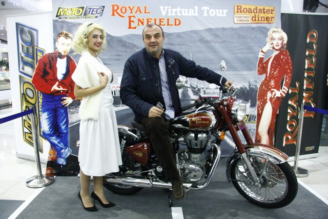 Roadster ROYAL ENFIELD Virtual Tour