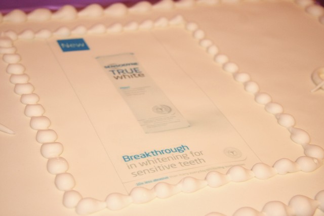 Sensodyne True White