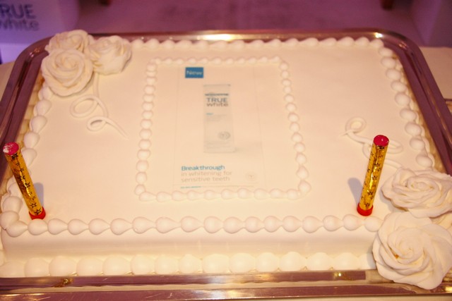 Sensodyne True White