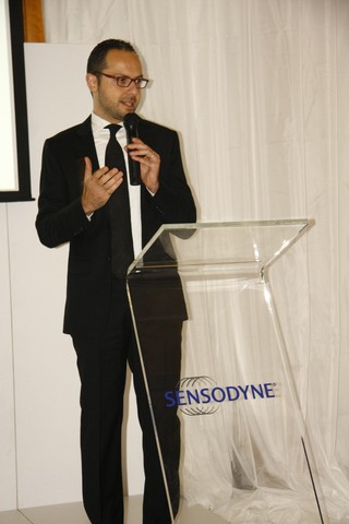 Sensodyne True White