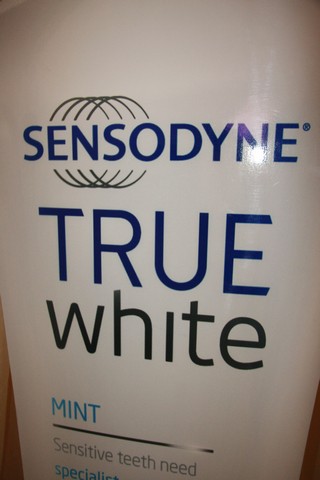 Sensodyne True White