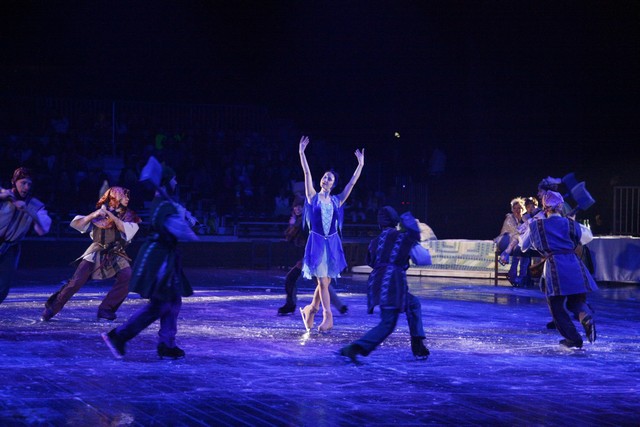  Snow White On Ice