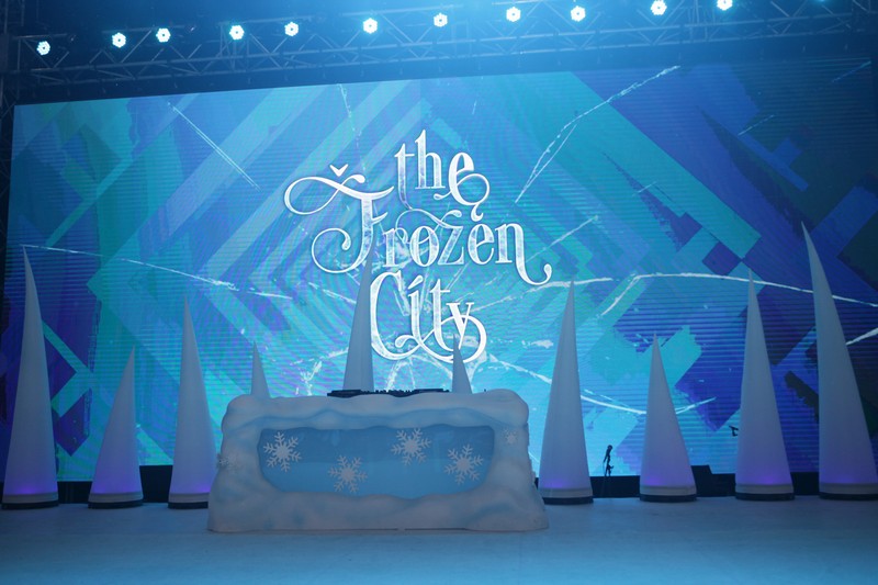 The Frozen City - Ice World Tour