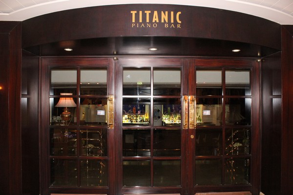 Titanic Piano Bar on Saturday Night