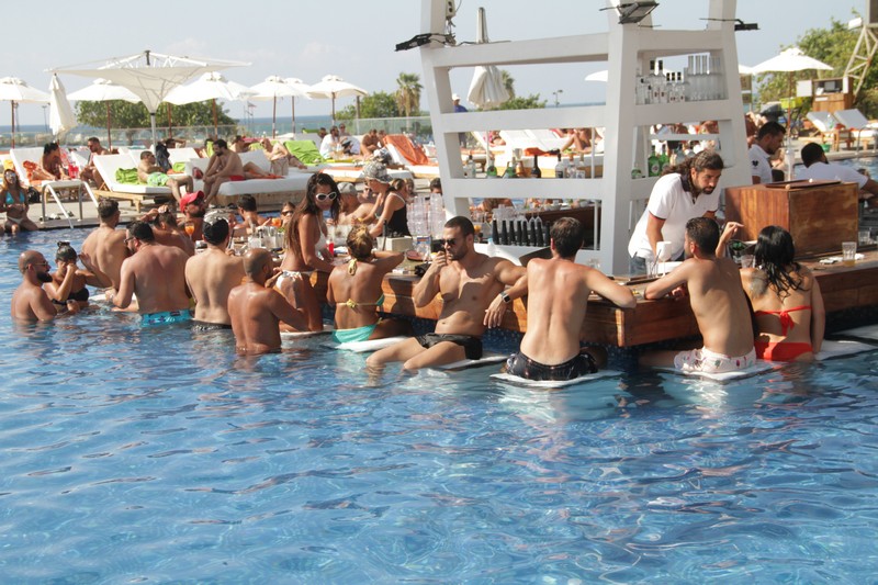 Sunday at Veer