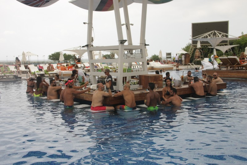 Sunday at Veer